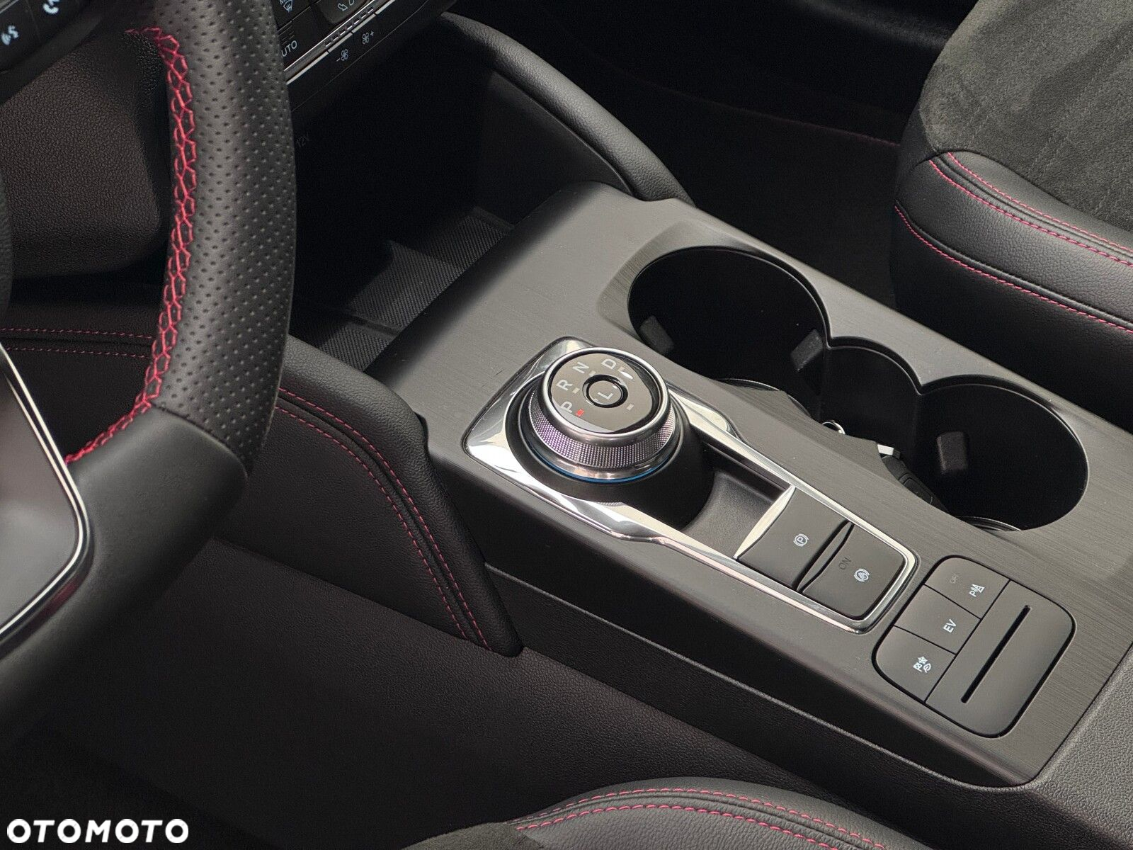 Ford Kuga - 9