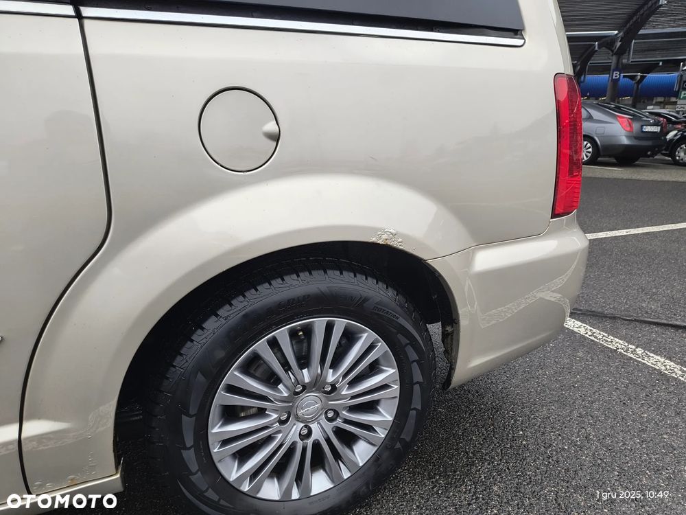 Chrysler Town & Country 3.6 Limited - 10