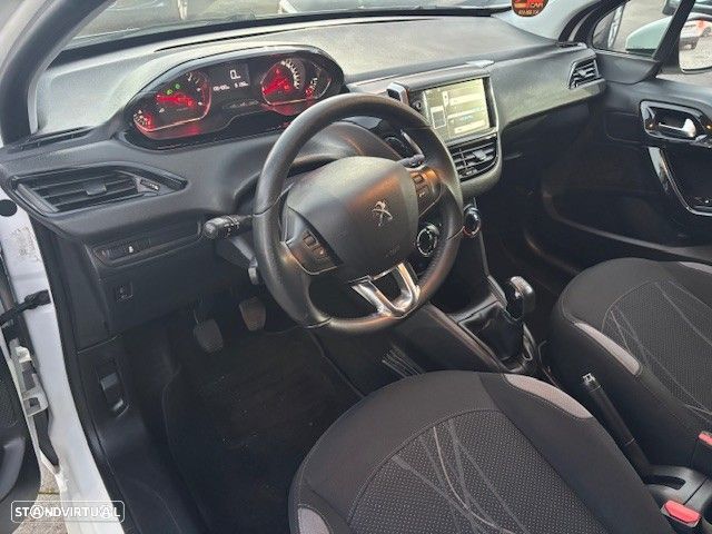 Peugeot 208 1.4 HDi SE Style - 2