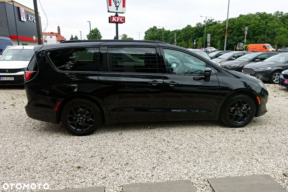 Chrysler Pacifica - 12