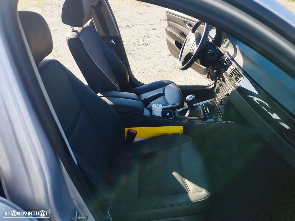 BMW 318 d xDrive Line Luxury - 28