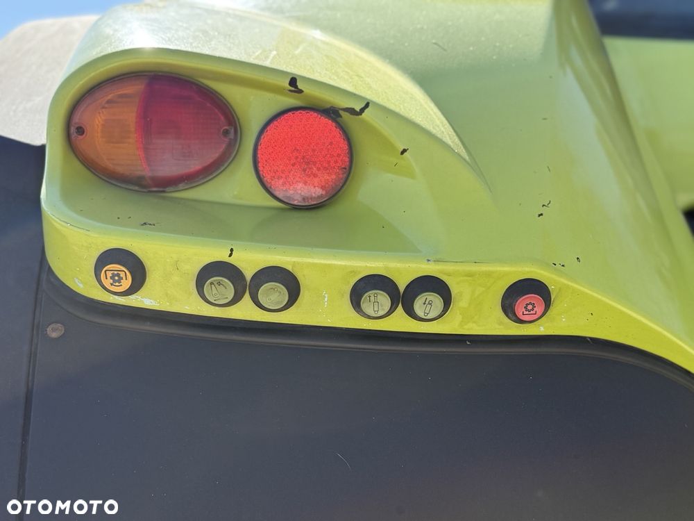 Claas AXION 830 - 32