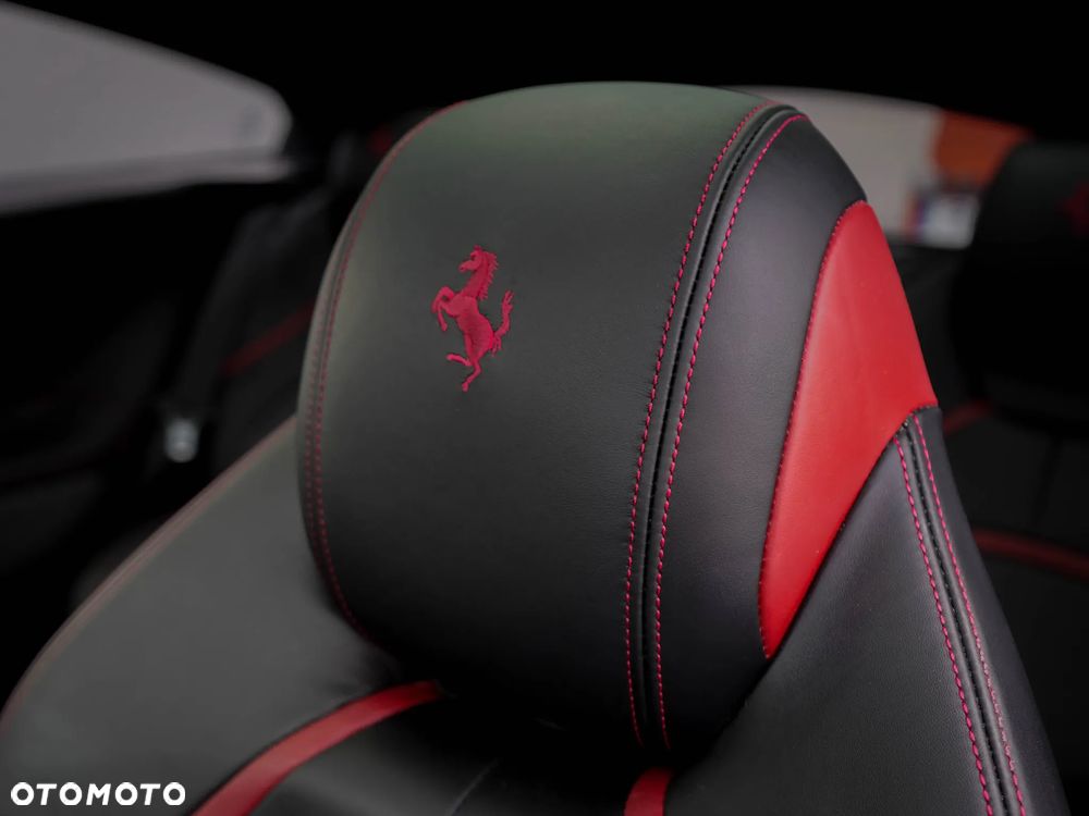 Ferrari GTC4Lusso - 19