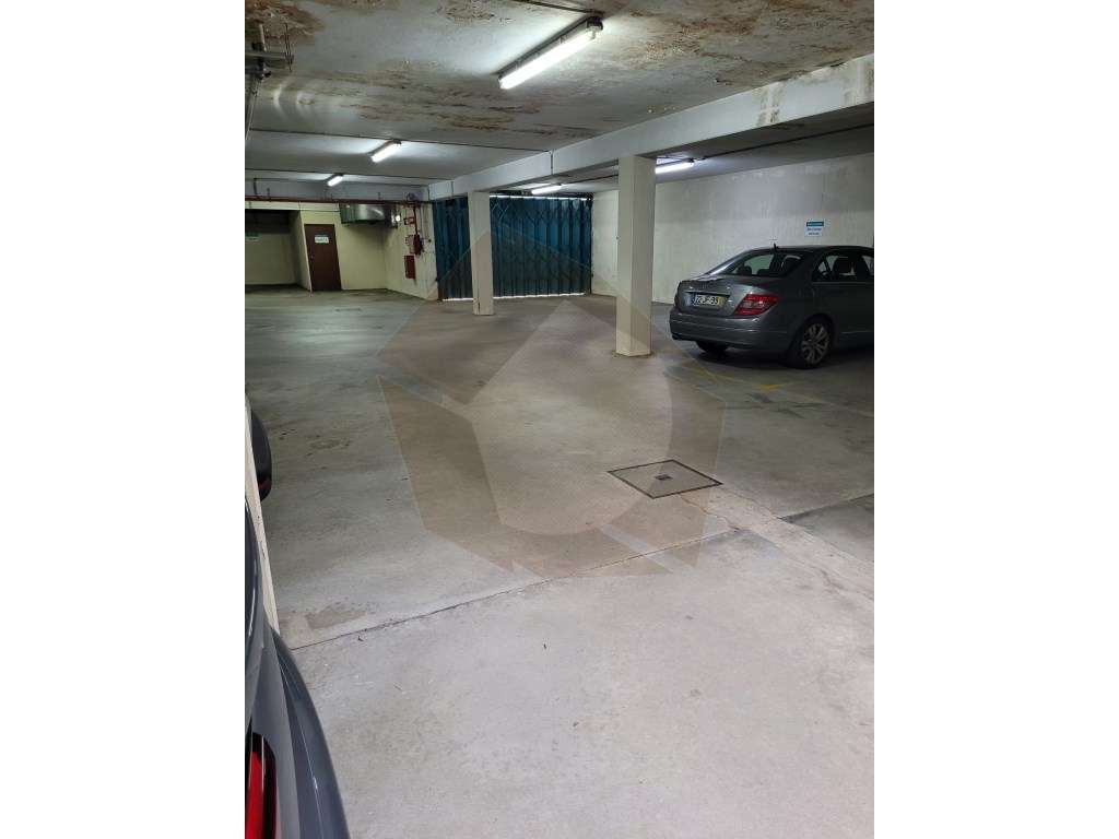 ARRENDAMENTO LUGARES GARAGEM - PERAFITA - Grande imagem: 5/6