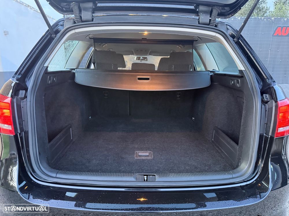 VW Passat Variant 2.0 TDi Highline Navig - 22