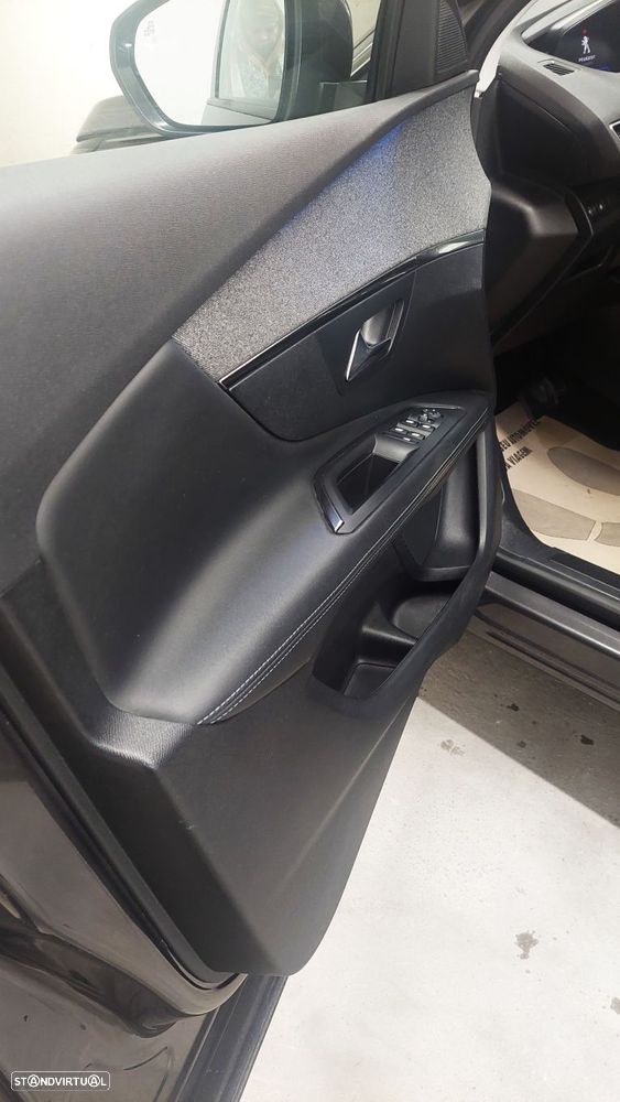 Peugeot 3008 1.5 BlueHDi Allure Pack EAT8 - 21