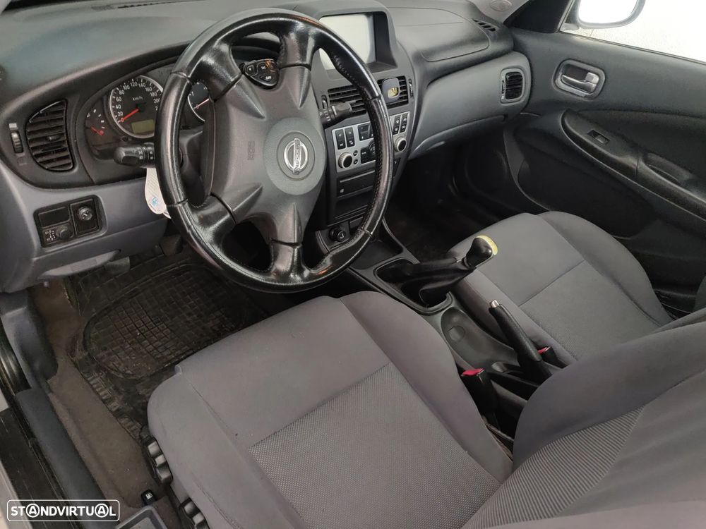 Nissan Almera 2004 photo 4