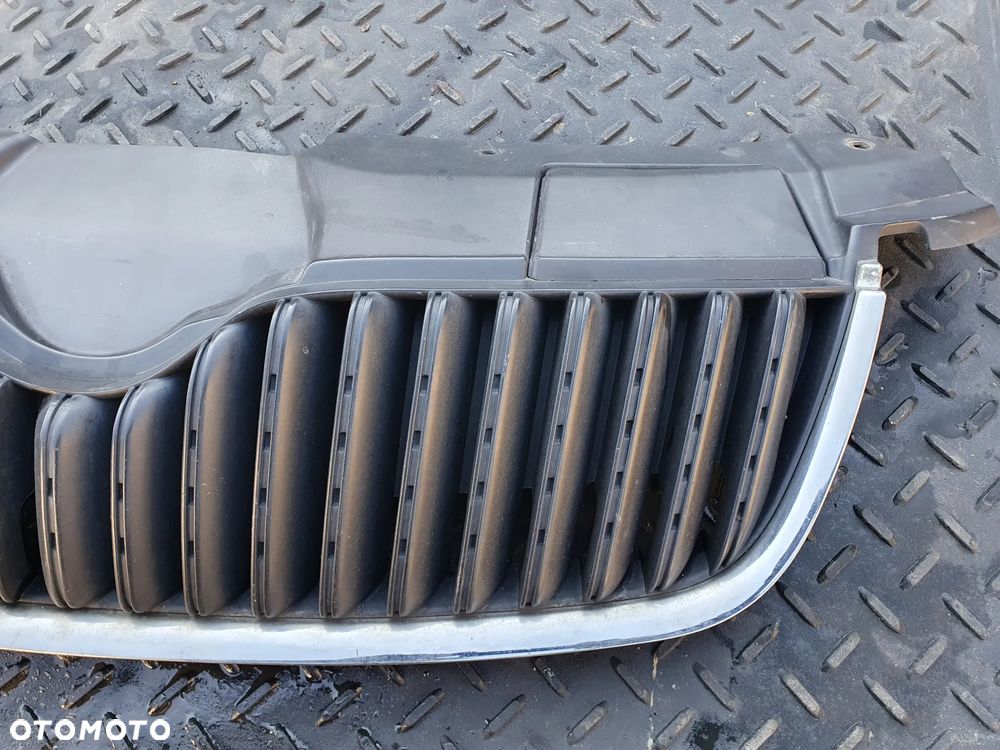 SKODA ROOMSTER FABIA II GRILL ATRAPA ZDERZAKA PRZÓD 5J0853668A RAMKA CHROM - 3