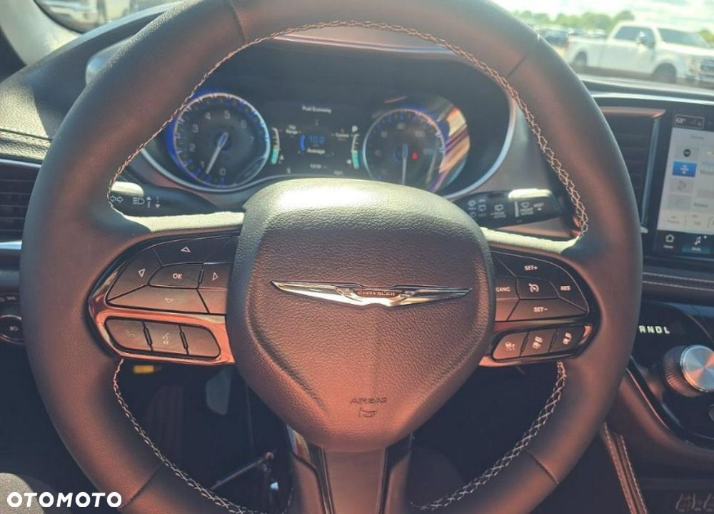 Chrysler Pacifica - 8