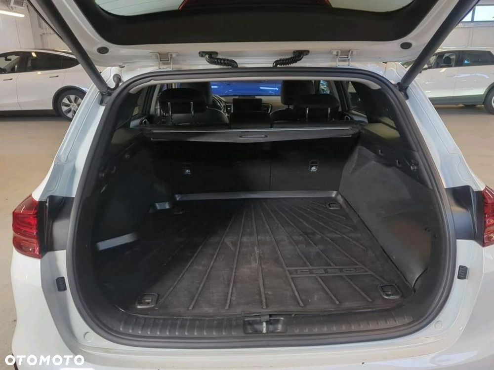 Kia Ceed - 11