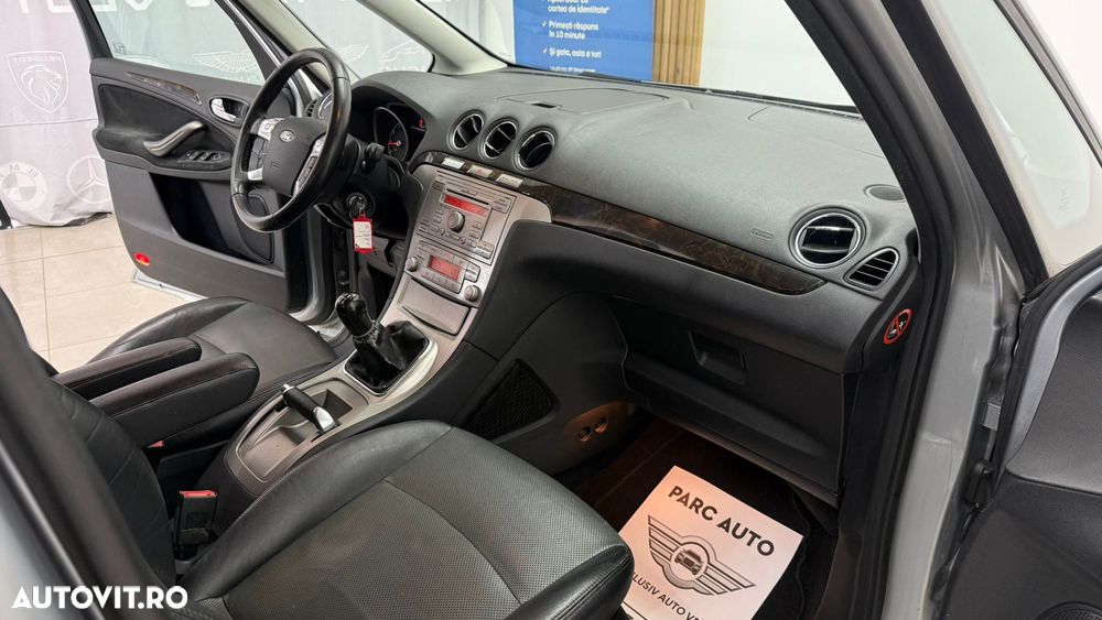 Ford Galaxy 2.0 Ghia - 8