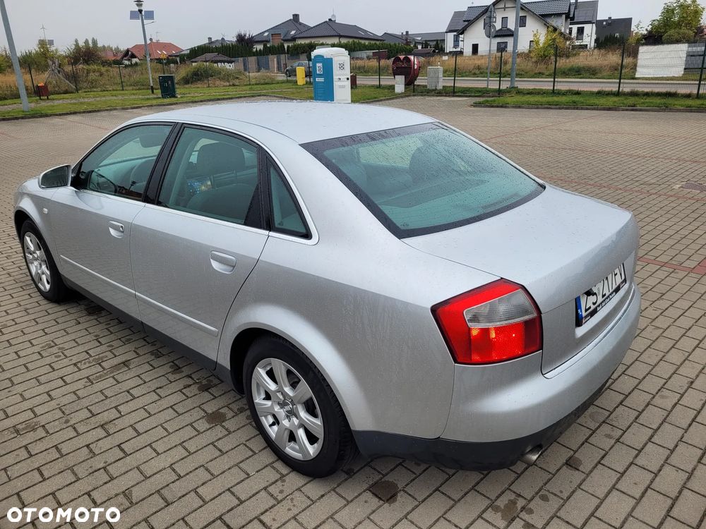 Audi A4 Limousine 2000 photo 4