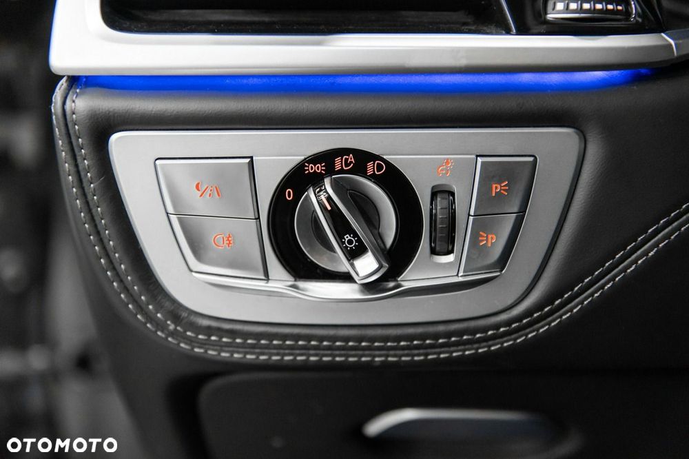 BMW Seria 7 M760Li xDrive - 33