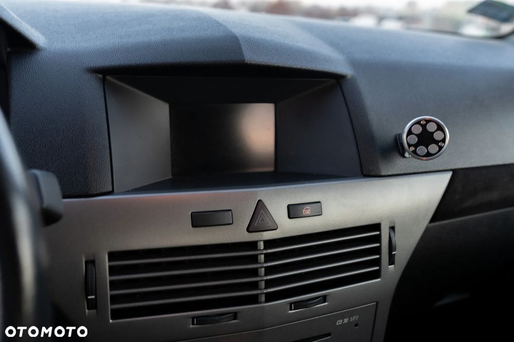 Opel Astra III GTC 1.6 Enjoy - 28