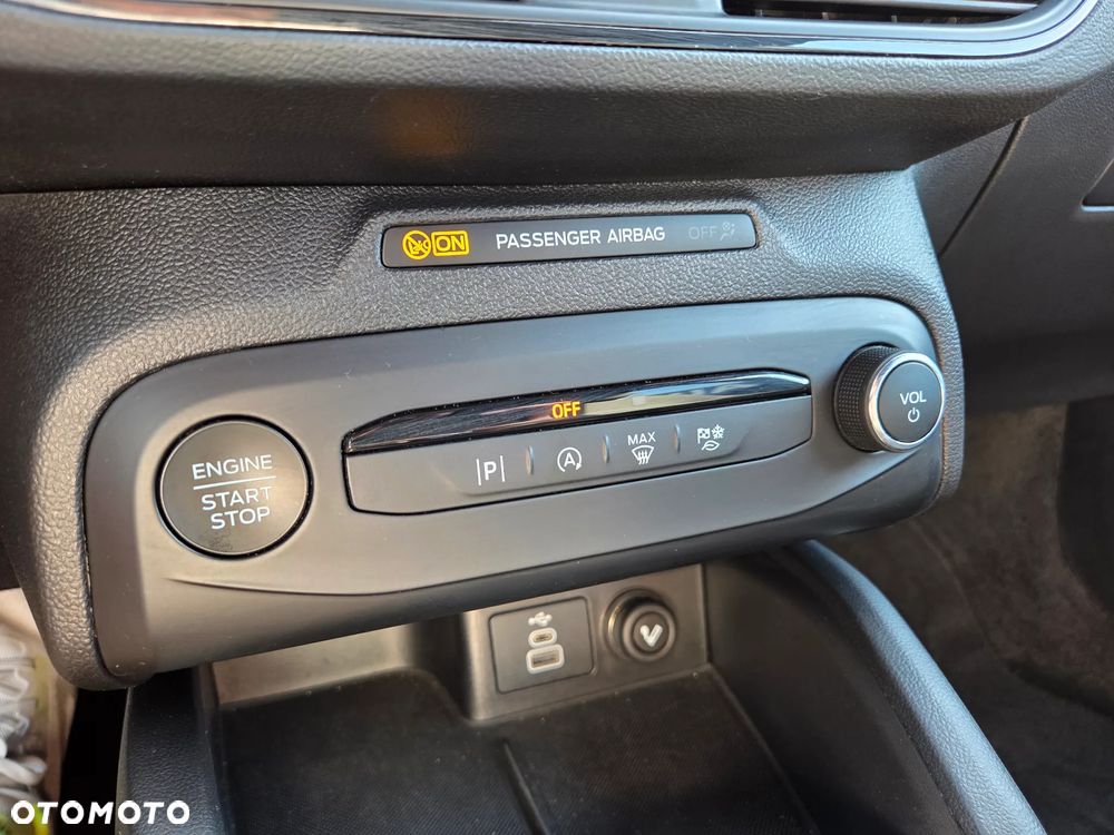 Ford Focus 1.0 EcoBoost Hybrid ST-LINE - 19