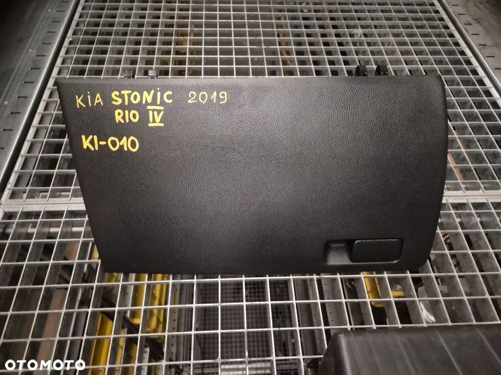 KIA SCHOWEK PASAŻERA, ŚRODKOWY - 7