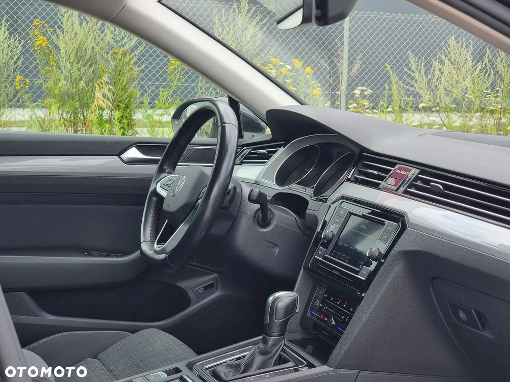 Volkswagen Passat - 16