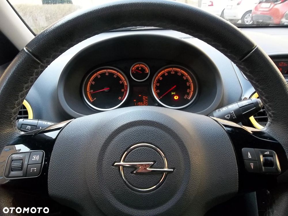 Opel Corsa 1.2 16V Cosmo - 13