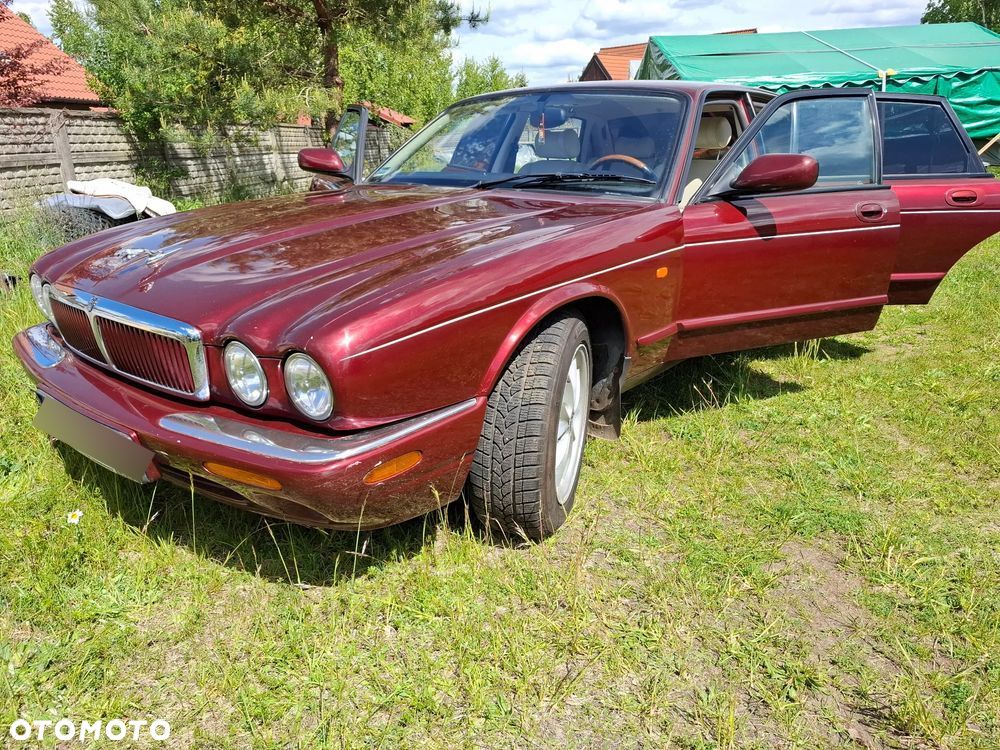 Jaguar XJ - 8