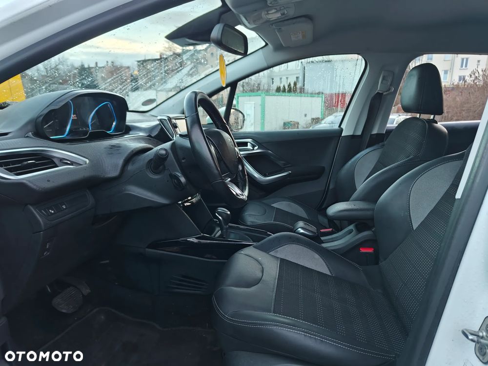 Peugeot 2008 PureTech 110 GPF Stop&Start EAT6 Allure - 10