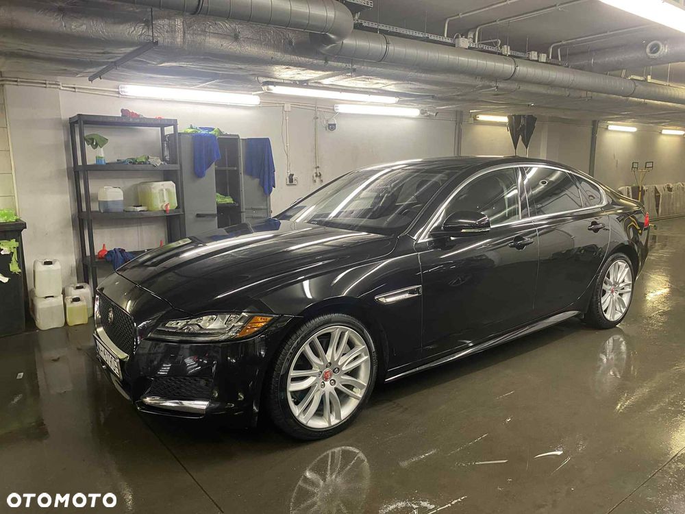Jaguar XF 35t Prestige - 3