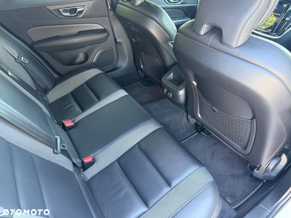 Volvo V60 B3 B R-Design - 34