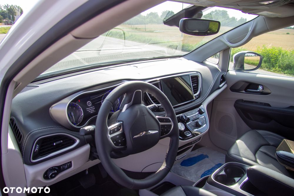 Chrysler Pacifica - 10