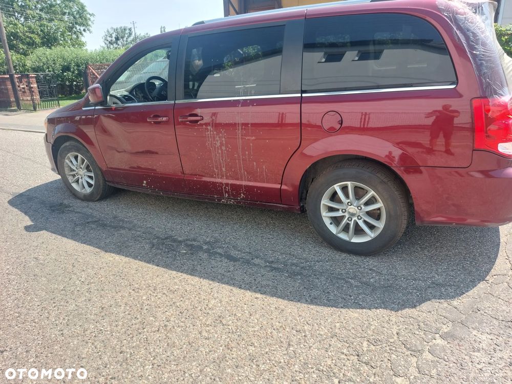 Dodge Grand Caravan - 11