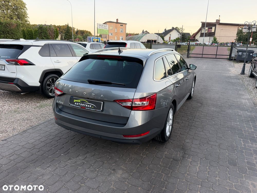 Skoda Superb 2.0 TDI SCR Style DSG - 33