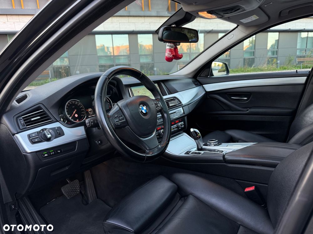 BMW Seria 5 525d Touring Modern Line - 11