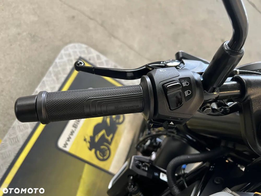 Husqvarna Vitpilen - 18