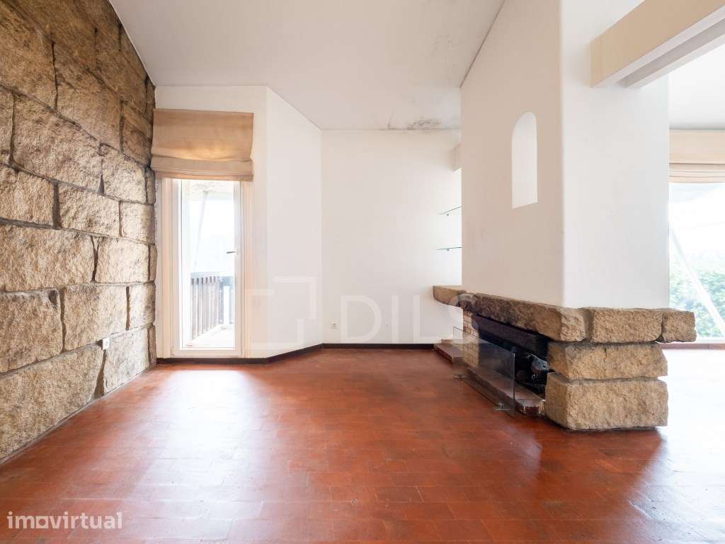 Apartamento T3+1 a poucos metros da praia na Foz - Grande imagem: 3/36