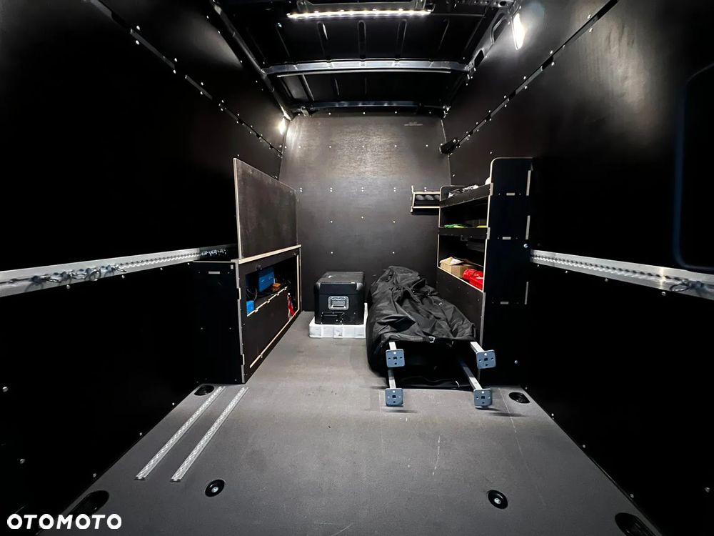 Mercedes-Benz Sprinter - 28