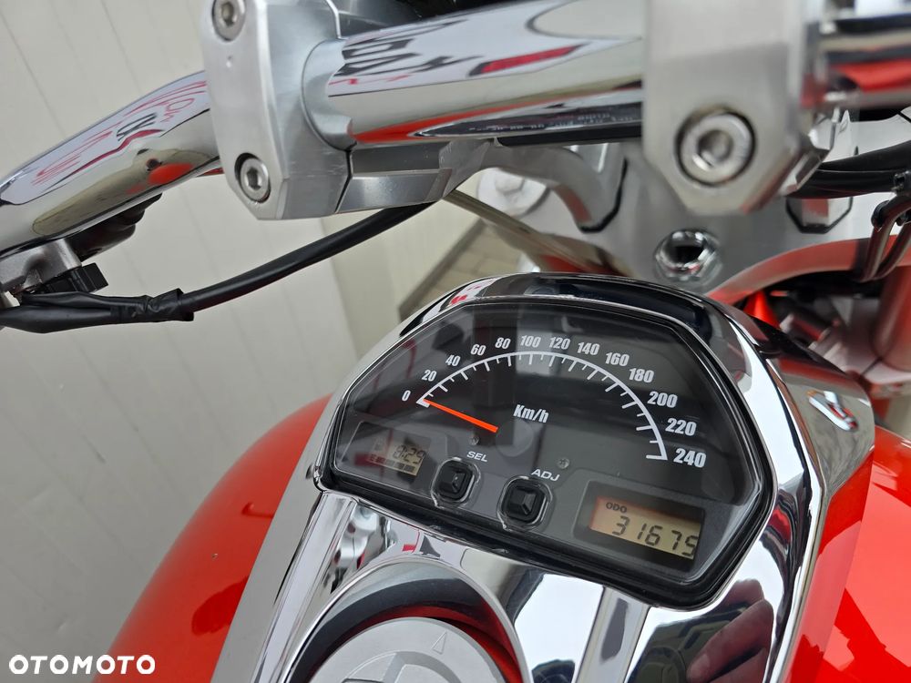 Suzuki Boulevard - 11