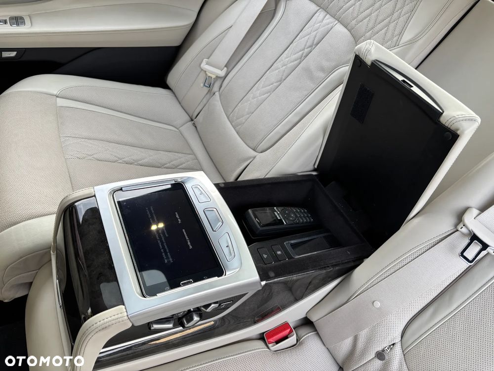 BMW Seria 7 750Li xDrive - 21