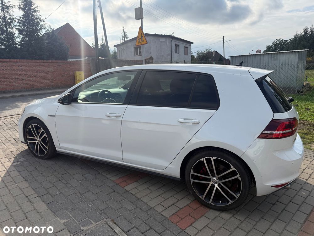 Volkswagen Golf - 2