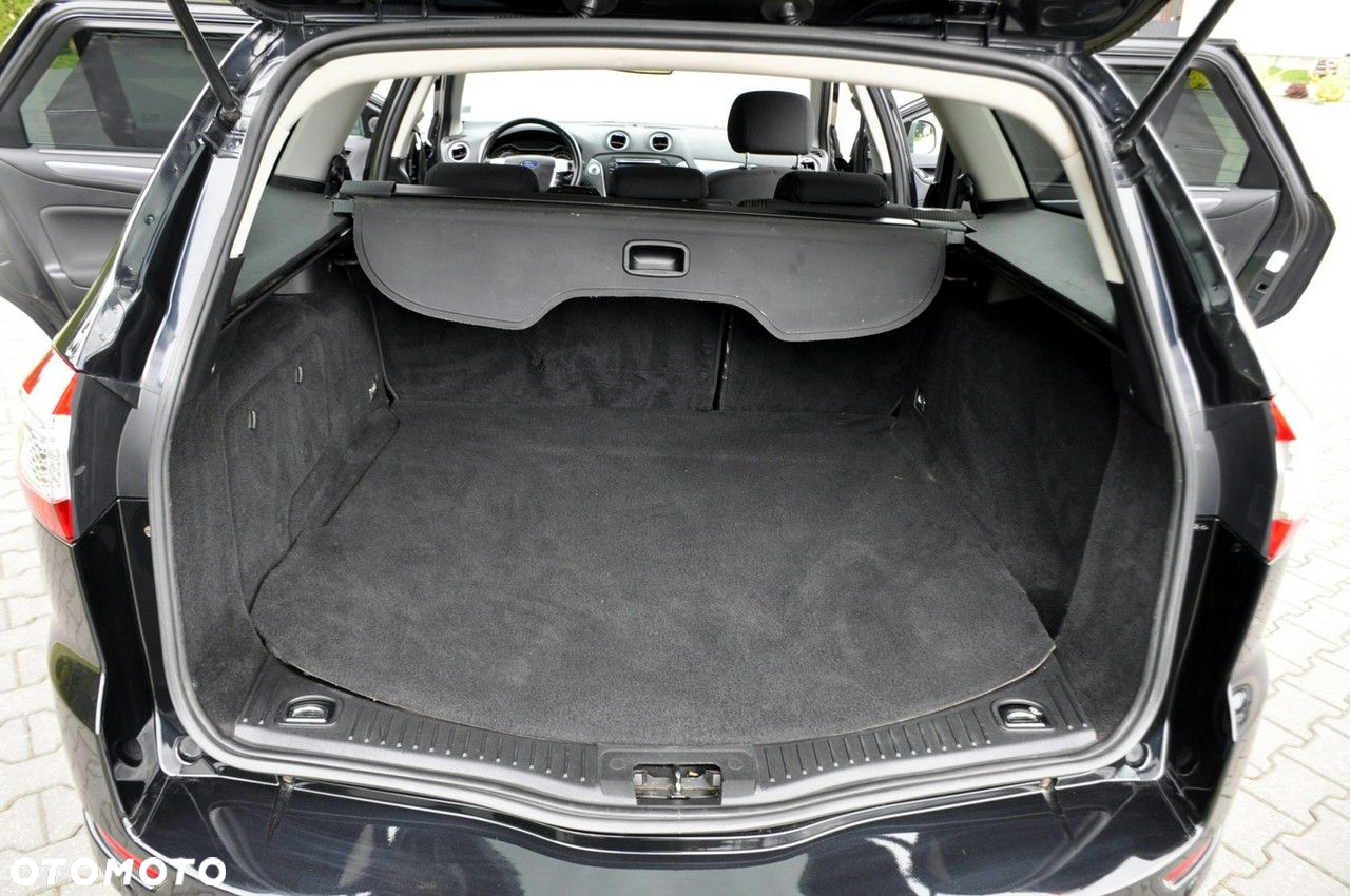 Ford Mondeo - 38