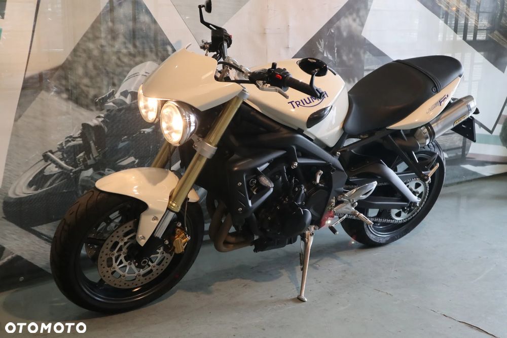 Triumph Street Triple - 3