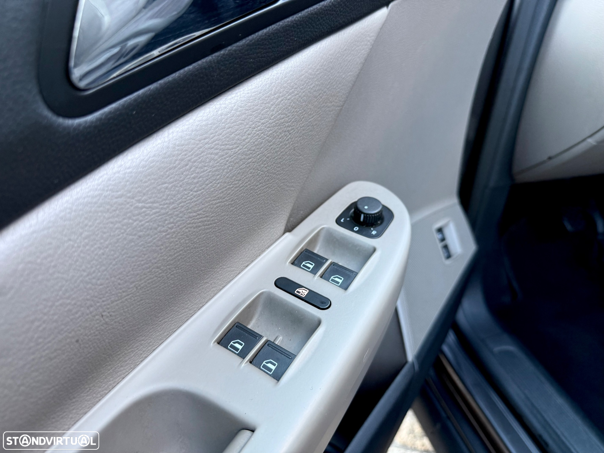 VW Passat 2.0 TDI Highline - 36