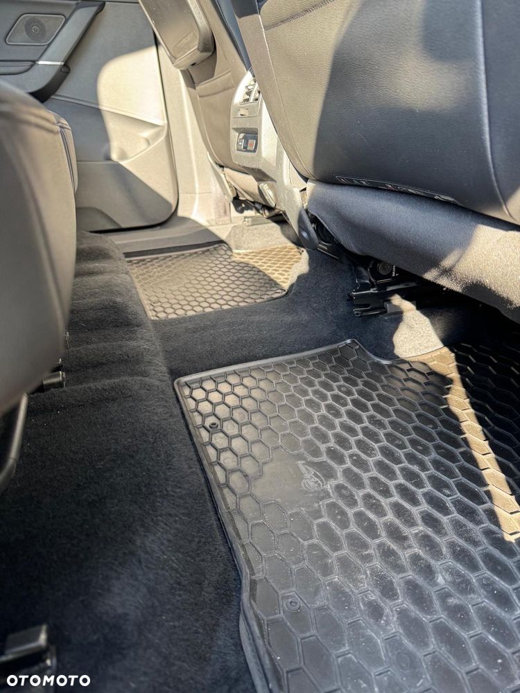 Volkswagen Touran 2.0 TDI BMT Special Edition DSG - 28