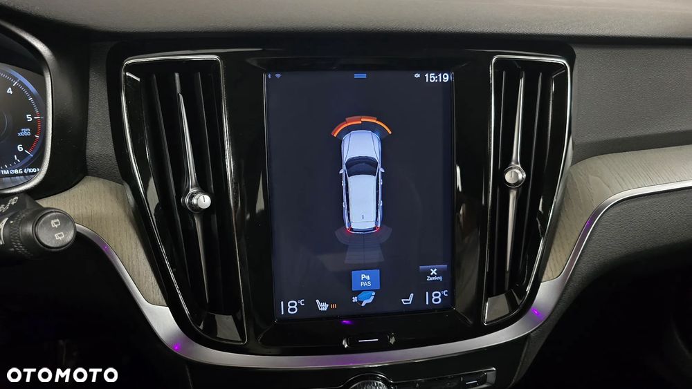Volvo V60 D4 R-Design - 28
