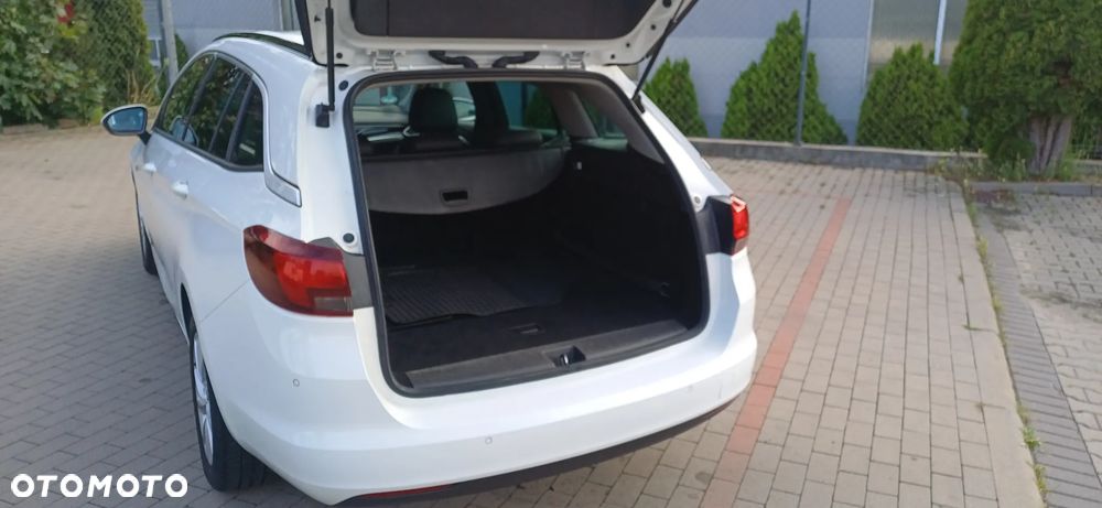 Opel Astra 1.6 CDTI Essentia - 9