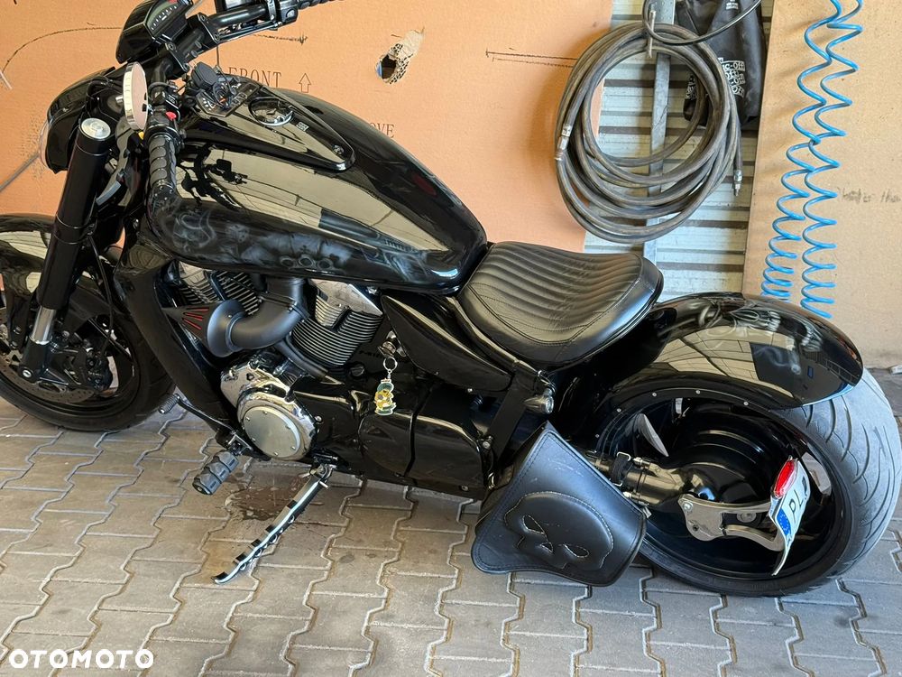 Suzuki Intruder - 1