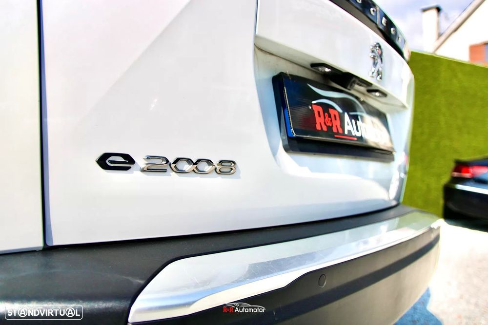 Peugeot e-2008 50 kWh GT - 11