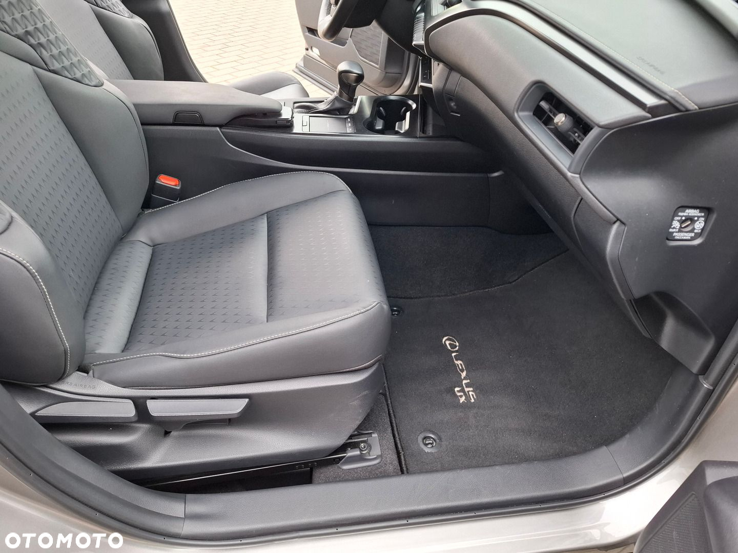 Lexus UX 250h GPF F Impression 2WD - 23