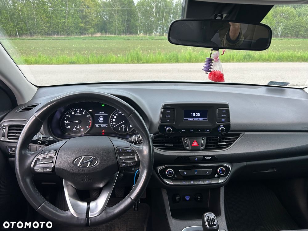 Hyundai i30 1.5 DPI Classic + - 15