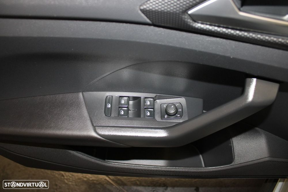 Volkswagen T-Cross 1.0 TSI Life — fotografia 19