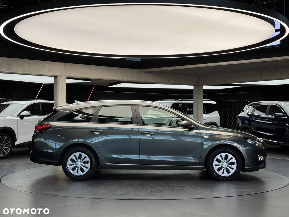 Hyundai i30 1.5 DPI Classic + - 7