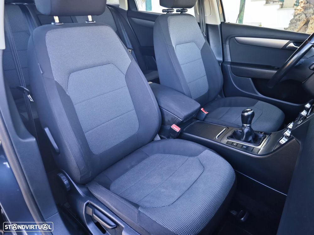 VW Passat Variant 1.6 TDI Confortline Navig - 11