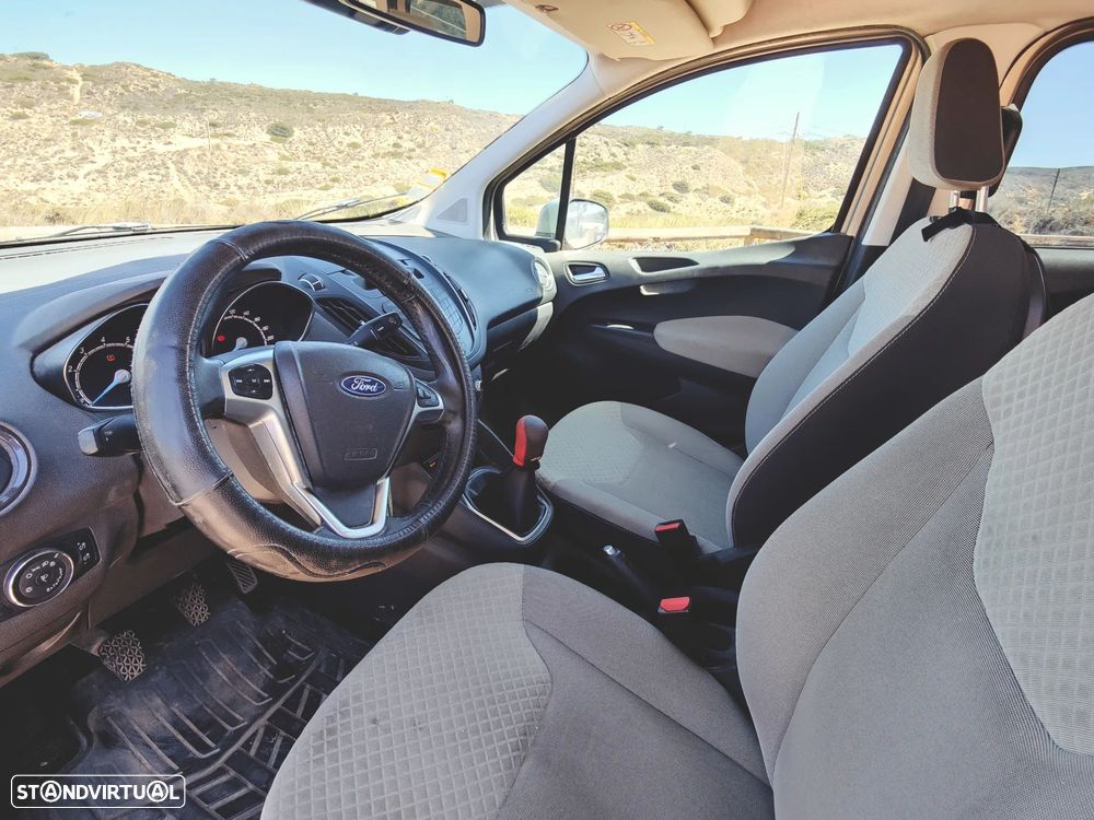 Ford Tourneo Courier 1.0 EcoBoost Titanium - 4